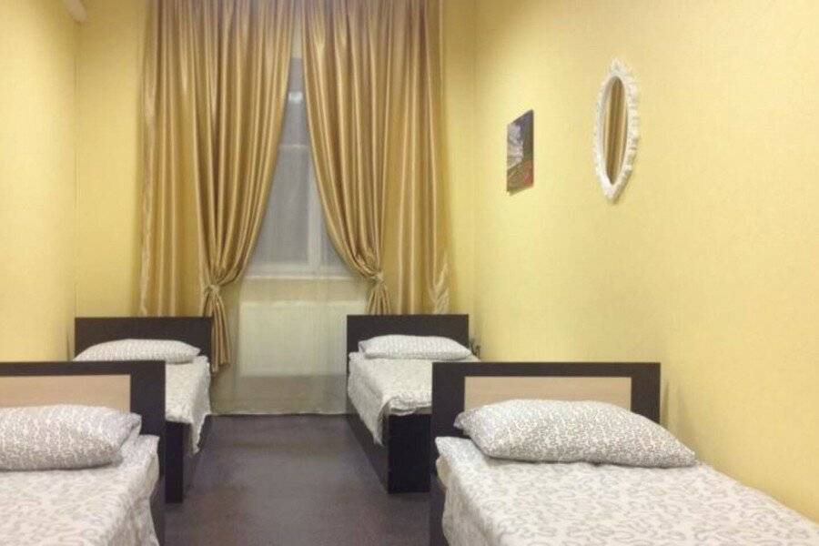 Односпальная кровать в общем номере